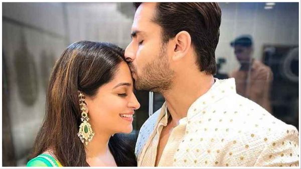 Dipika Kakar ने बता दी अपनी डिलीवरी डेट, एक्ट्रेस के चेहरे पर साफ दिखा मां बनने का ग्लो