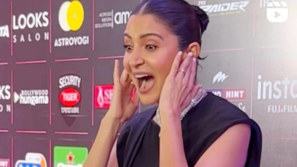 Anushka Sharma Video: रेड कार्पेट पर परेशान अनुष्का शर्मा लगीं बुरी तरह चिल्लाने, लोगों ने उड़ा दी खिल्ली