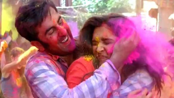 Holi : ‘बलम पिचकारी...’ के सेट पर हुआ था ऐसा प्रैंक की दीपिका पादुकोण रह गयी थी भौंचक्की