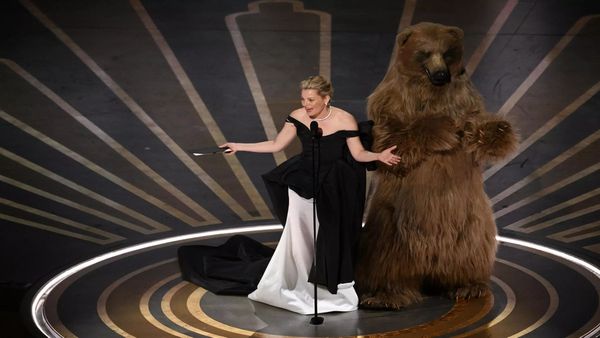 Oscars 2023 : गधा से लेकर भालू तक, ऑस्कर के स्टेज पर दिखा अजीबो-गरीब नजारा