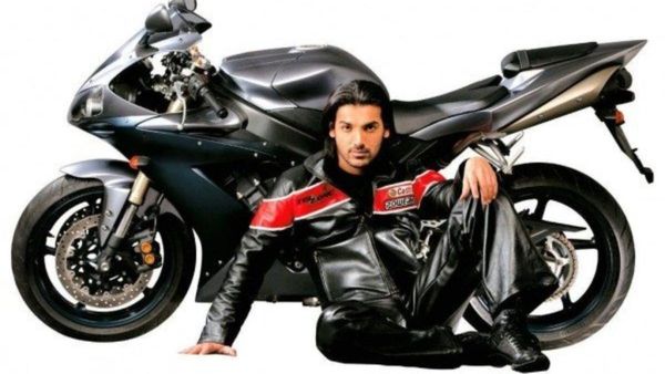Superbikes : बॉलीवुड के इन सेलिब्रिटीज ने हाल ही में खरीदी है सुपरबाइक