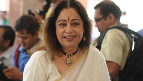 Kirron Kher: कोरोना पॉजिटिव हुईं किरण खेर, 2 साल पहले कैंसर से जीती थी जंग, जानें अब कैसी है हालत