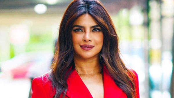 Priyanka Chopra का अपने स्किन कलर को लेकर छलक दर्द, बोलीं- बॉलीवुड में मेकअप से किया गया गोरा