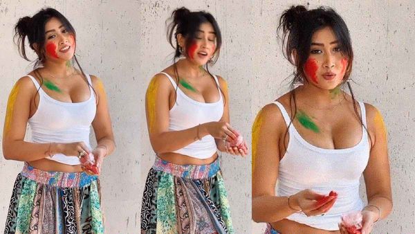 Sofia Ansari Holi- छोटी सी स्कर्ट में होली खेलती दिखीं सोफिया, हॉट लुक देख लोग बोले- हमारे साथ भी..