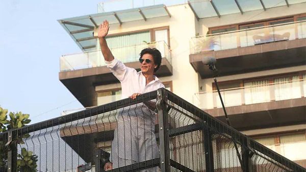 Shahrukh Khan की 'मन्नत' में देर रात घुस आए दो लोग, दीवार फांदकर की ऐसी हरकत, गिरफ्तार