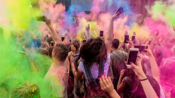 Holi 2023: प्लेलिस्ट में शामिल करेंगे ये भोजपुरी गाने तो होली का मजा हो जाएगा दोगुना!