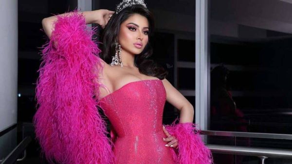 Urvashi Rautela ने अब 'अप्सरा' बन फैंस को बनाया दीवाना, डांस मूव्स ने किया यूजर्स को मदहोश