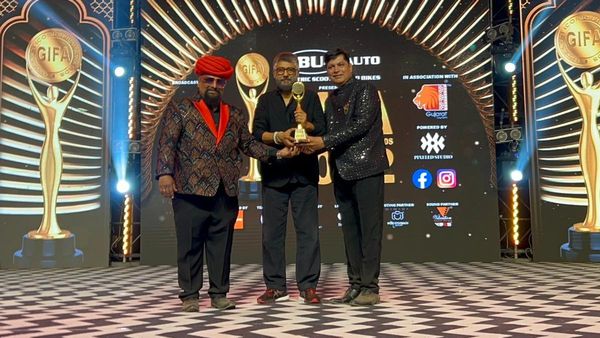 Vivek Ranjan Agnihotri को गुजरात के मुख्यमंत्री ने 'GIFA गोल्डन अवॉर्ड्स' से किया सम्मानित, देखें वीडियो