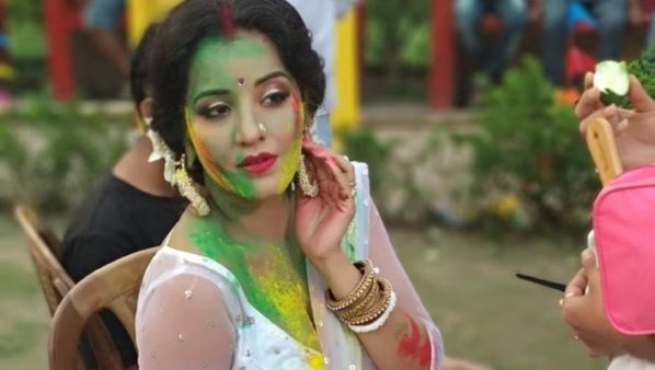 Monalisa: भोजपुरी ब्यूटी पर छाया होली का खुमार, रंगी सारी शेयर की ऐसी तस्वीरें