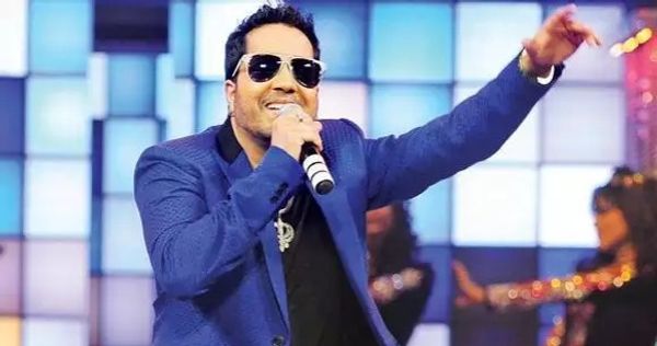 Mika Singh अपने दोस्तों पर लुटा रहें हैं लाखों रुपए, मंहगे गिफ्ट देकर छाए खबरों में