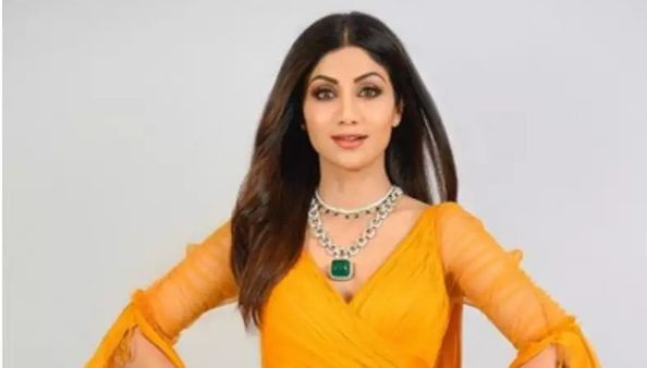 Shilpa Shetty: परिवार संग शिल्पा ने मनाया होली का त्यौहार, राजकुंद्रा भी बिना मास्क के आए नजर