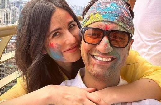 Holi 2023: सिद्दार्थ-कियारा और विक्की-कटरीना होली पर हुए रोमाटिंक, चढ़ा प्यार का रंग
