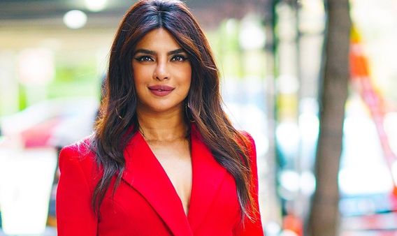 Priyanka chopra : इस तरह से पहली बार एक्ट्रेस को मिली एक्टर के बराबर फीस, सच रखा सामने