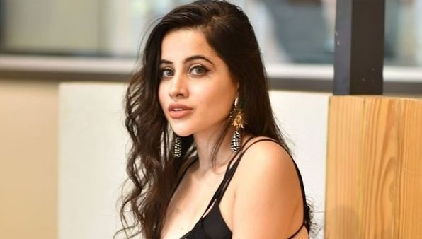 Uorfi Javed: एक्ट्रेस ने लैक्मे फैशन वीक में पहनी ऐसी ड्रेस कि दर्शकों के आखें फटी की फटी रह गई