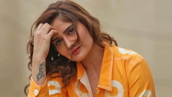 Arti Singh: बिग बॉस फेम आरती सिंह को लगी चोट, अस्पताल में भर्ती, हाथ में लगे छह टांके