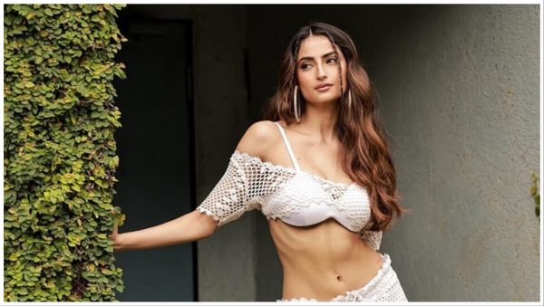 Palak Tiwari ने पहनी छोटी सी स्कर्ट और उसमें भी लगे कट ने खींचा लोगों का ध्यान