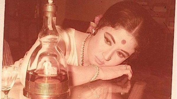 शराब से बर्बाद हुए इस बॉलीवुड स्टार्स के घर... लगी ऐसी लग कि कोई गया जान से किसी की टूटी..