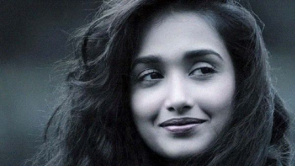 Jiah Khan के अलावा इन सितारों ने भी की खुदकुशी, अभी तक नहीं खुले कई राज!