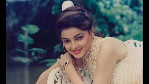 Mamta Kulkarni B'day: 30 साल पहले टॉपलेस फोटोशूट से मचाया था हंगामा, जानें अब कहां हैं ममता कुलकर्णी?