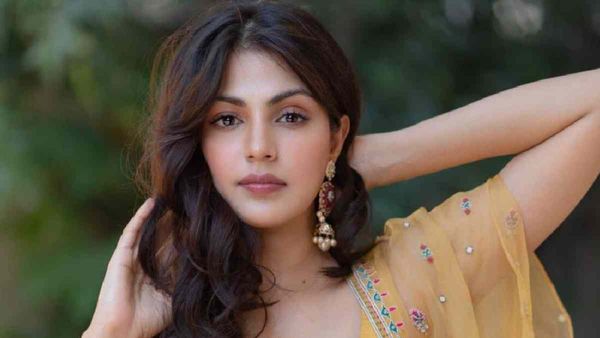 Rhea Chakraborty- कई साल बाद सेट पर वापस लौंटी रिया चक्रवर्ती, मेकअप रूम से वीडियो वायरल!