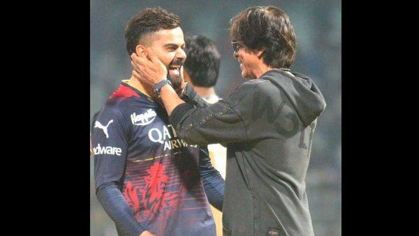 Shahrukh Khan ने Virat Kohli को दुलारा, 'झूमे जो पठान' पर किया डांस, ये तस्वीर बना देगी आपका दिन
