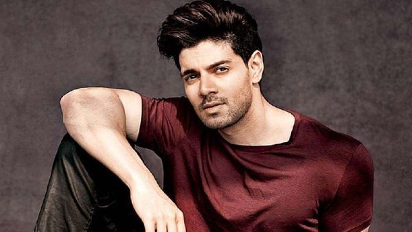 Jiah Khan Suicide Case-- बरी होते ही क्या बोल गए सूरज पंचोली? मीडियाकर्मियों को बांटी मिठाई