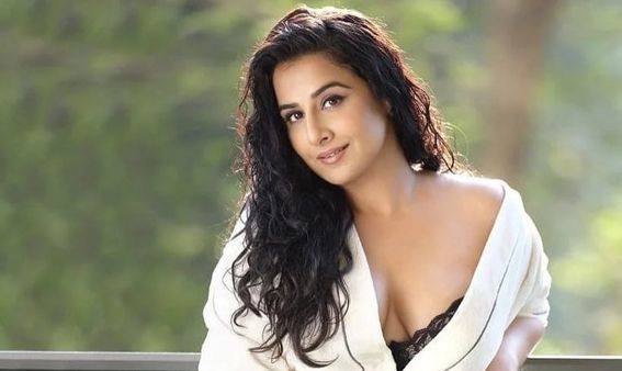 Vidya Balan: फिल्म इंडस्ट्री में खूबसूरत दिखने वाले दबाव को लेकर बोली एक्ट्रेस