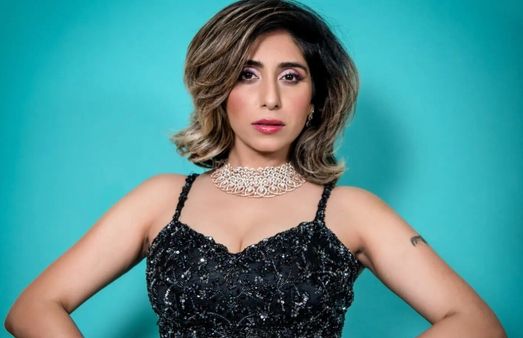 Neha Bhasin: खुली ड्रेस पहनने पर ट्रोल हुई नेहा भसीन, लोगों ने कहा, 'लेडी गागा की सस्ती कॉपी...'