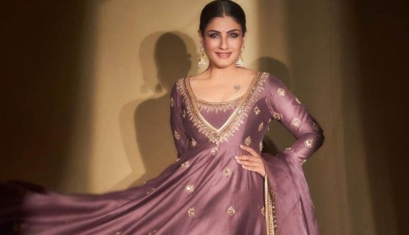 Raveena Tandon: मोटी फीस लेने वाली रवीना ने पे पैरिटी पर कह दी ऐसी बात, प्रियंका चोपड़ा को लग सकता है बुरा