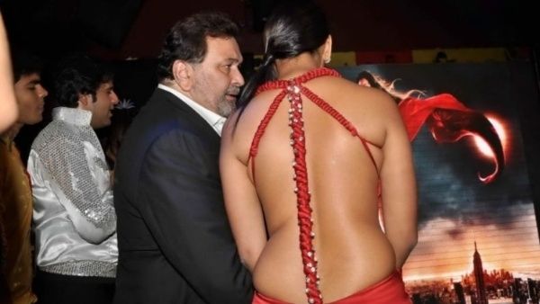 ऋषि कपूर के साथ कानों में बात कर रही इस हसीना का हुआ है 14 बार मिसकैरेज, अब ऐसी हो गई है हालत