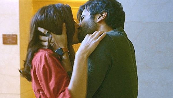 तमाम कैमरों के सामने मशहूर एक्ट्रेस के साथ हुई ऐसी गंदी हरकत, अचानक से आया ये शख्स और हसीना के साथ...