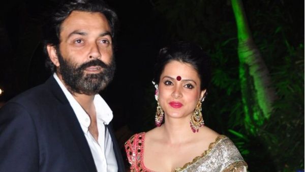 पहली मुलाक़ात ... फिर हुई 7 घंटे फ़ोन पर बात और शादी, जानें कौन हैं बॉबी देओल की पत्नी