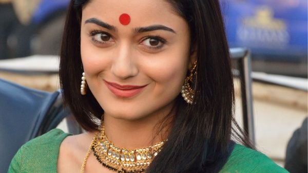 आश्रम की बबिता ने सड़कों पर ट्रांसपेरेंट ड्रेस पहने दे डाले इतने हॉट पोज़, फैन्स का भी धड़का दिल