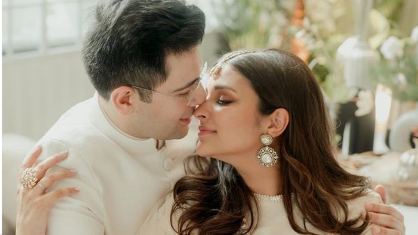 Parineeti Raghav Wedding: झट से शादी करने के मूड में हैं परिणीति राघव, जोरों-शोरों से ढूंढ़ रहे शादी का वेन्यू