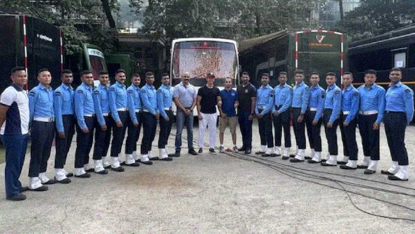 Fighter- ऋतिक रोशन तोड़ेंगे सभी बॉक्स ऑफिस रिकॉर्ड्स? रियल एयरफोर्स कैडेट्स हुए टीम में शामिल!