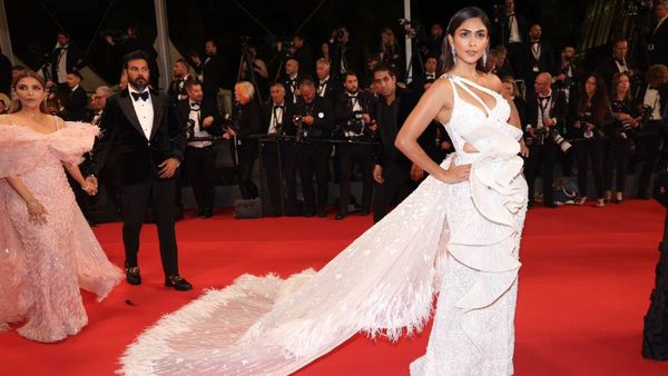 Cannes 2023: रेड कार्पेट पर मृणाल ठाकुर का आखिरी लुक, साइड कट बोल्ड गाउन में दिखीं ग्लैमरस