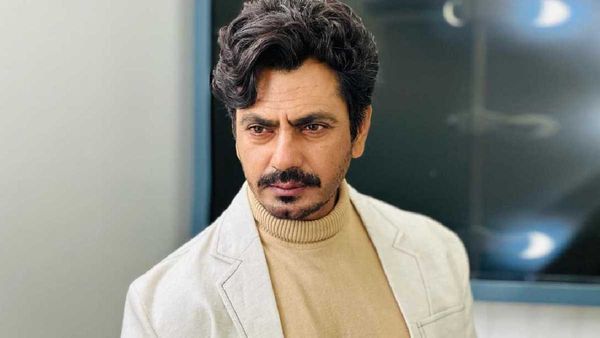 एक्टर को देखने के लिए सड़क पर लग गया भीषण जाम, कार से बाहर आकर खुद करना पड़ा ये काम?
