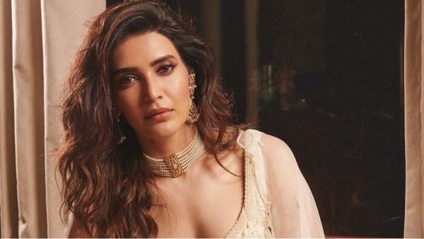 पैदा होने के बाद पापा ने नहीं देखा इस एक्ट्रेस का चेहरा, अब करोड़ो में कर रही है कमाई तो...