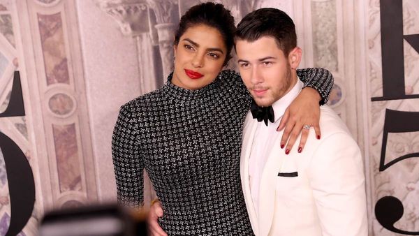 Priyanka Chopra के दोस्तों ने निक जोनास को सिखा दीं हिंदी में गालियां, एक्टर ने किया रिवील- 'मुझे बाद में..'