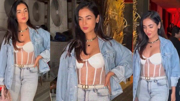 जैकेट के बटन खोलकर हसीना ने दिखाई जालीदार ब्रालेट, फिर घूम घूमकर देने लगी बोल्ड तस्वीरें!