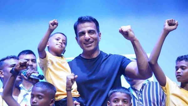 Sonu Sood बिहार में वंचित बच्चों के लिए करने जा रहे हैं एक इंटरनेशनल स्कूल की शुरुआत, Photos