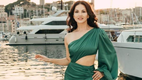Cannes 2023 में सनी लियोन का कातिलाना फर्स्ट लुक, वन-शोल्डर सैटिन ड्रेस में दिखीं कमाल- PICS