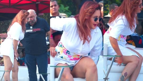 सामने से खुली ड्रेस में में खड़ी हो रही थीं रश्मि देसाई, हुआ ऐसा ऊप्स मूमेंट कि दिख गया सब कुछ...