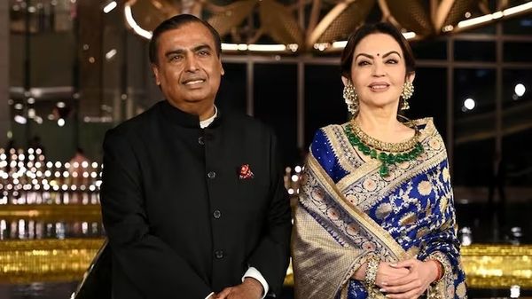नीता अंबानी-मुकेश अंबानी के लिए खाना बनाने वाले शख्स के हैं ठाठ, मिलती है इतनी मोटी सैलरी