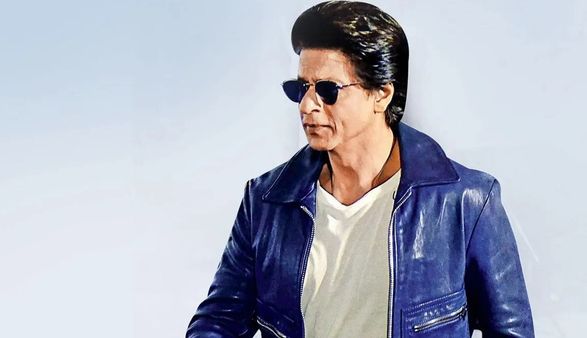 Shahrukh Khan: साथ मे सेल्फी लेने वाले फैन को शाहरुख ने दिया धक्का, वीडियो वायरल, लोगों ने एक्टर को कहे अपशब्द
