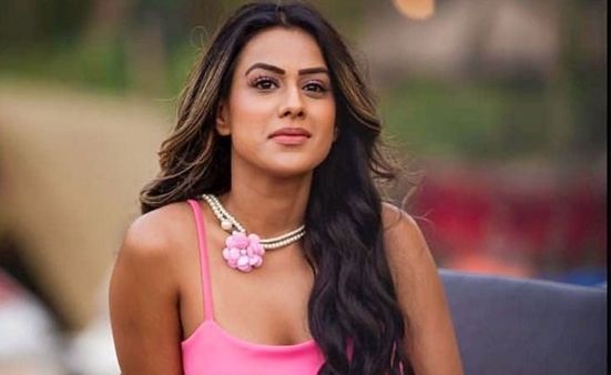 Nia Sharma: ब्रालेट टॉप और लो वेस्ट पैंट में निया शर्मा ने किया धमाकेदार डांस, देखने वालों को आई शर्म