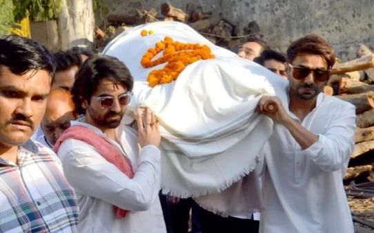 Ayushmann Khurrana: पिता के अंतिम संस्कार के वक्त भावुक हुए आयुष्मान और अपारशक्ति खुराना, सामने आई तस्वीरें