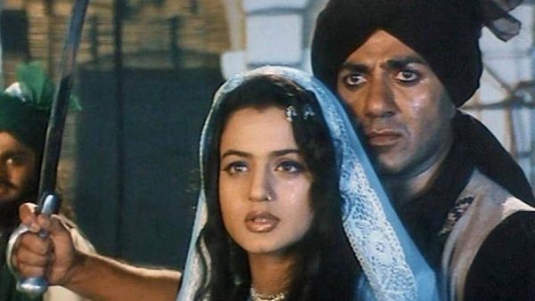 जब राकेश रोशन समेत, कई ए- लिस्ट डायरेक्टर और प्रोड्यूसर ने अमीषा पटेल से कहा था- 'गदर मत करो'