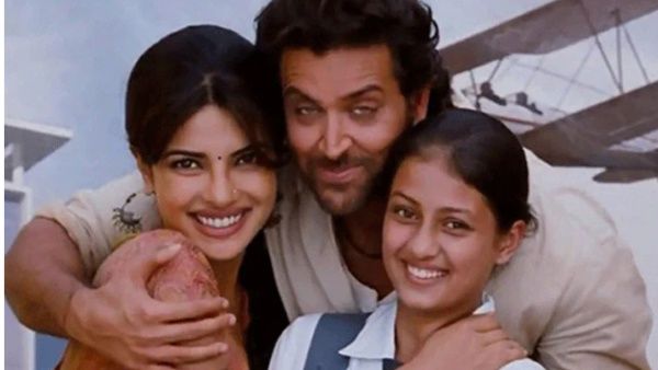 11 साल में पूरी तरह बदला अग्निपथ की शिक्षा, ऋतिक रोशन की बहन ने रेड ड्रेस पहन बाथटब में लगाई आग