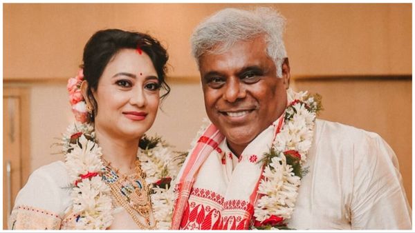 57 की उम्र में दूसरी शादी के बाद नई पत्नी के साथ हनीमून मना रहे हैं आशीष विद्यार्थी, सामने आई ऐसी तस्वीर